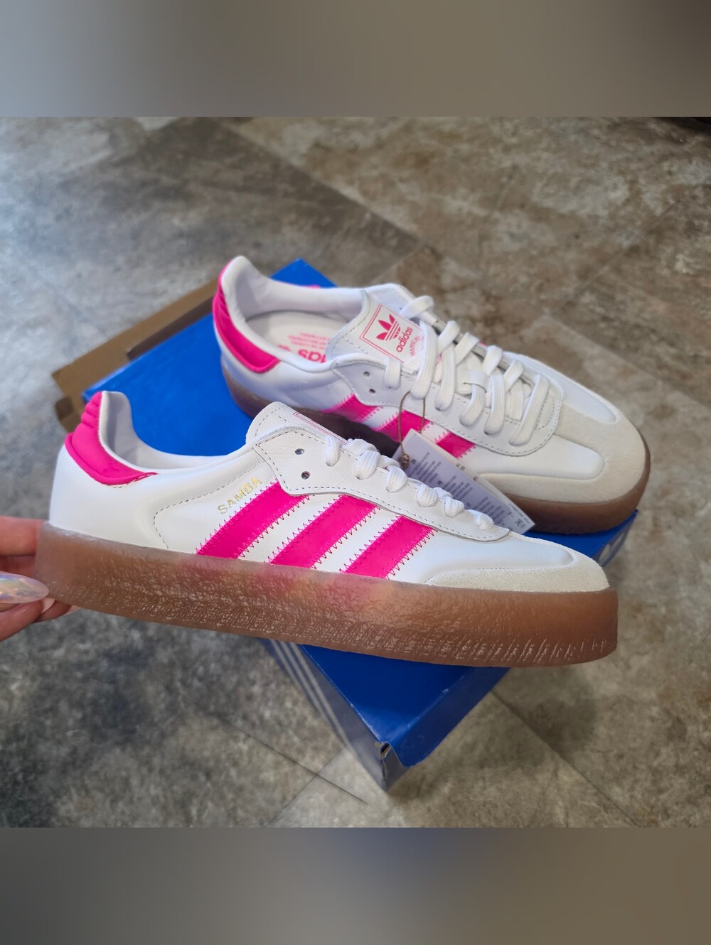 Adidas Sambae Sneakers Youth 7 fits a women's 8-8.5